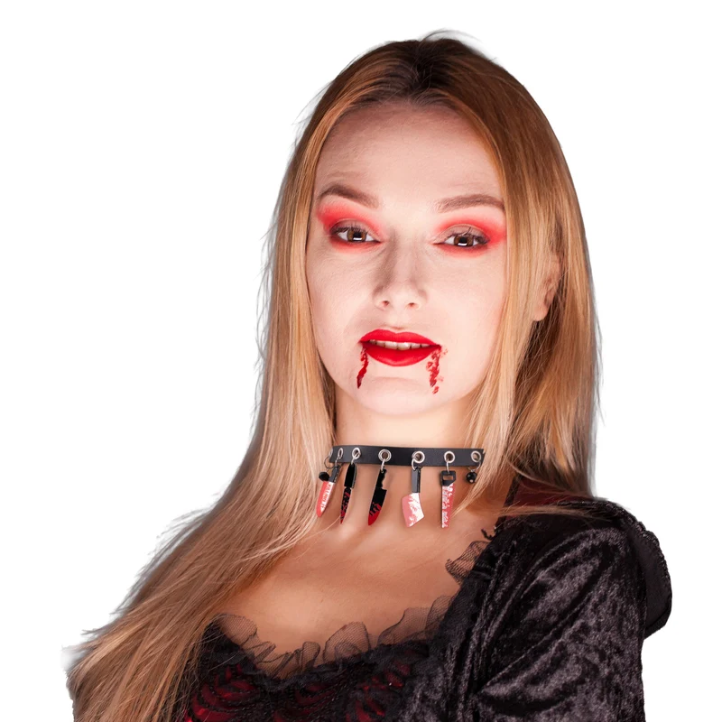 Halsband met mes bijl en zaag zwart met bloedprint