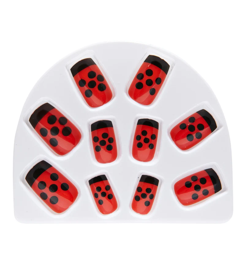 Nep nagels lieveheersbeestje