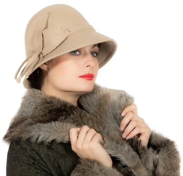 Dameshoed Jaren 20 Beige Luxe Wolvilt