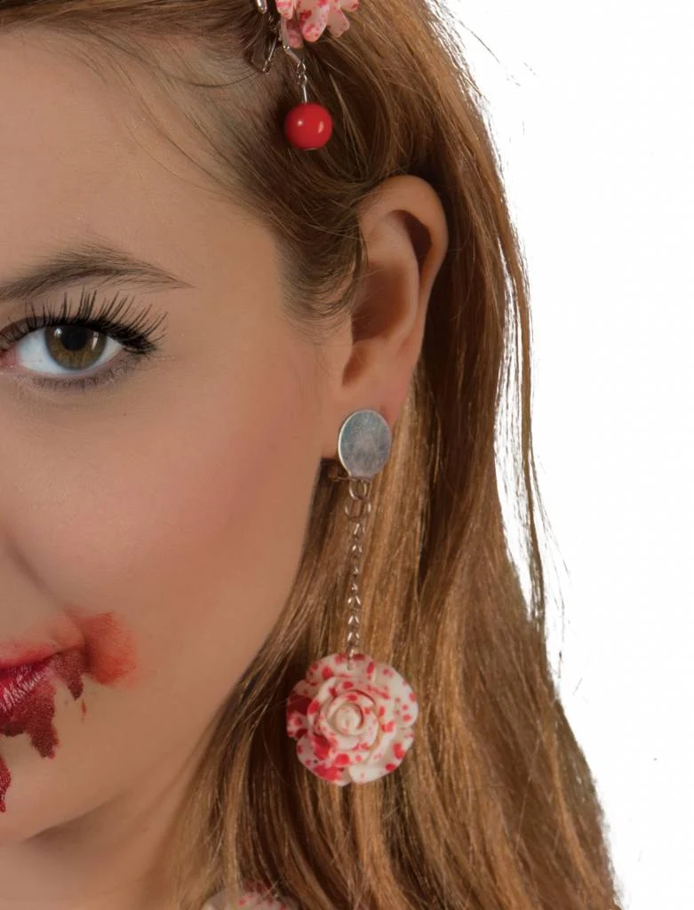 Oorbellen met bloem en bloedspetters