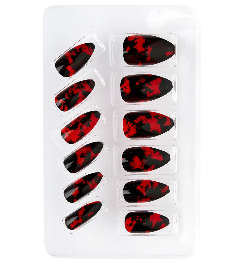 Stiletto nagels bloed